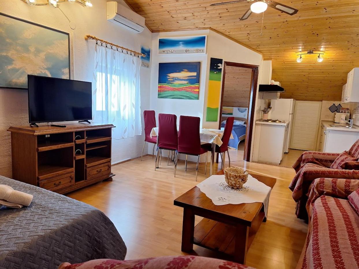 רוביני Apartments Alex מראה חיצוני תמונה